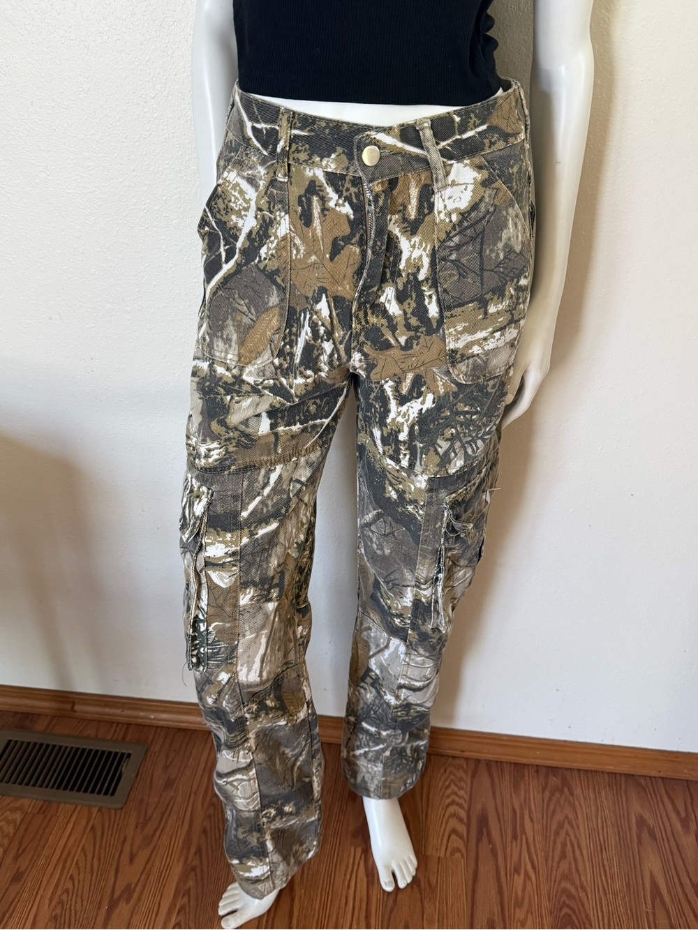 Women's Camo Cargo Pants in Brown/Gray